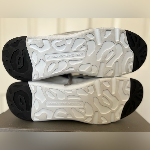 Alexander McQueen Oversized Runner - Picture 5 of 8